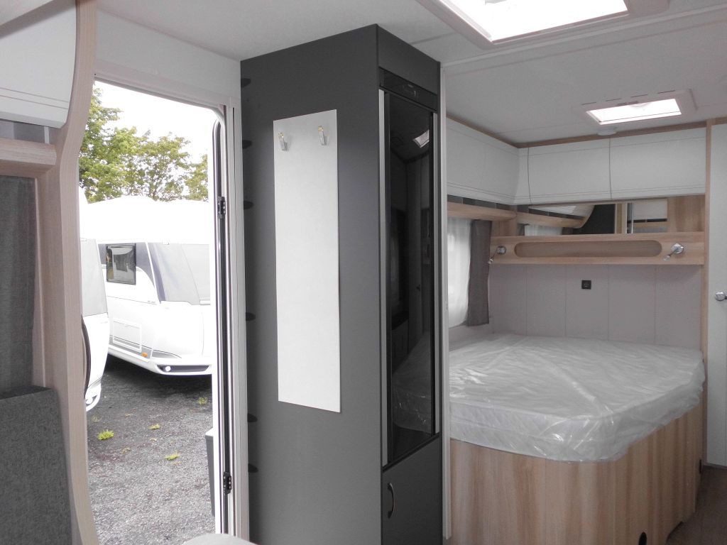 Caravane Hobby De Luxe 495 WFB 2026 AUTARK Ambiente 1800kg.++