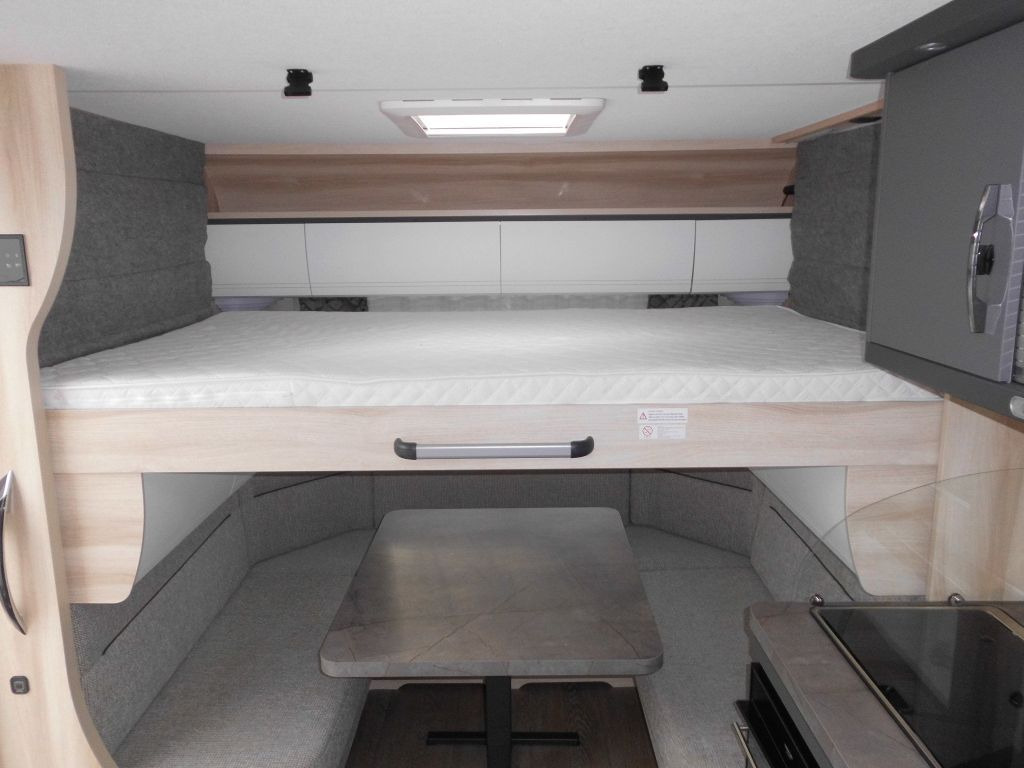 Caravane Hobby De Luxe 515 UHL 2000kg. Backofen, Dunsthaube +