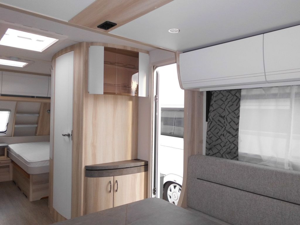 Caravane Hobby De Luxe 515 UHL 2000kg. Backofen, Dunsthaube +