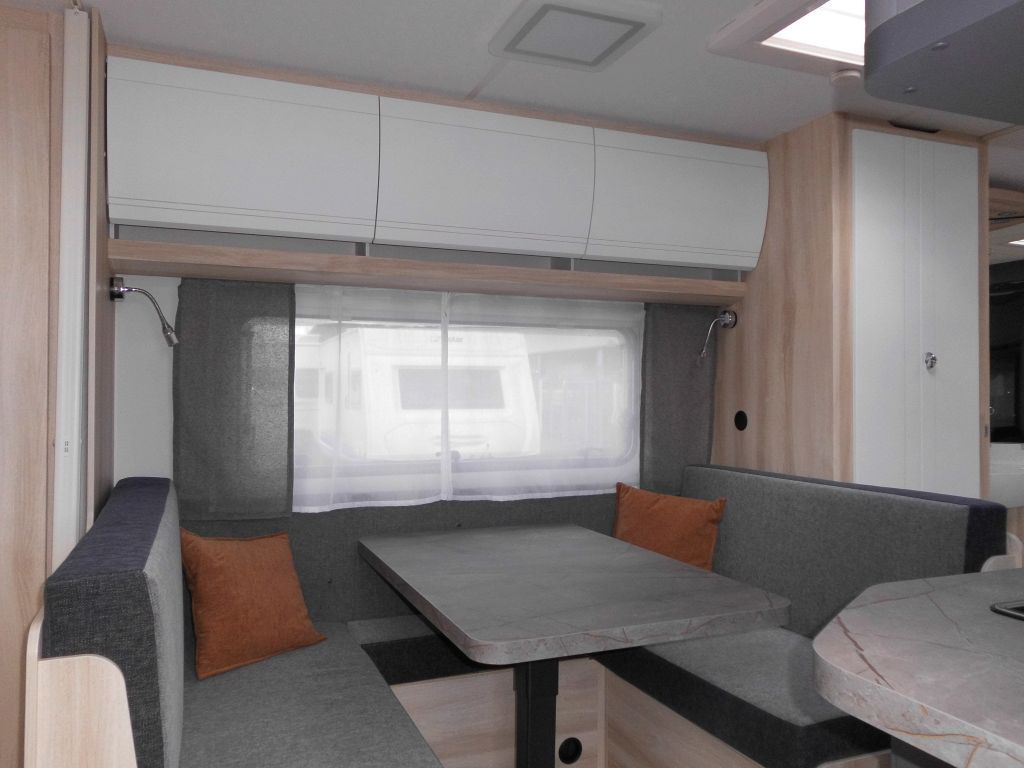 Caravane Hobby De Luxe 540 KMFe 2026 GARAGE AUTARK 1800kg.