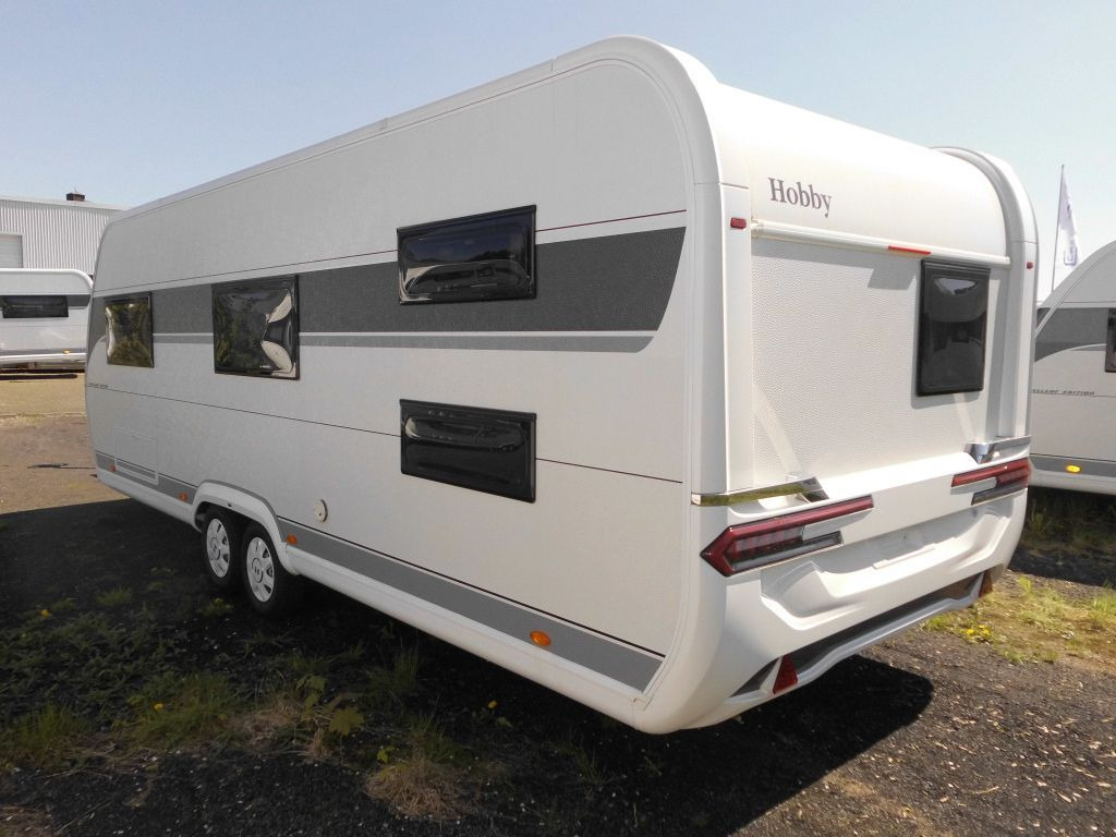 Caravane Hobby Excellent Edition 650 KMFe 2025 2200kg., Teppich