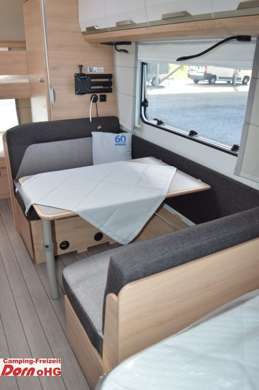 Caravane Knaus Südwind 540 FDK 60 Years Ausstellfenster Bug