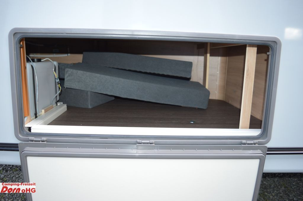 Caravane Knaus Südwind 540 FDK 60 Years Ausstellfenster Bug