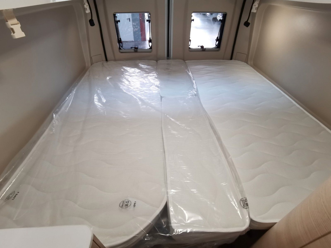 Fourgon aménagé Chausson V697 FIRST LINE / - 2025- / 140PS / EINZELBETTEN