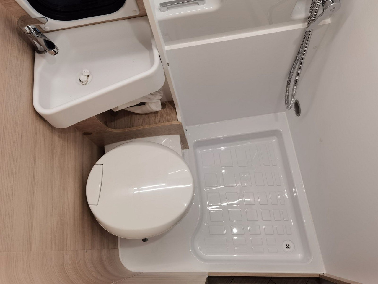 Fourgon aménagé Chausson V697 FIRST LINE / - 2025- / 140PS / EINZELBETTEN