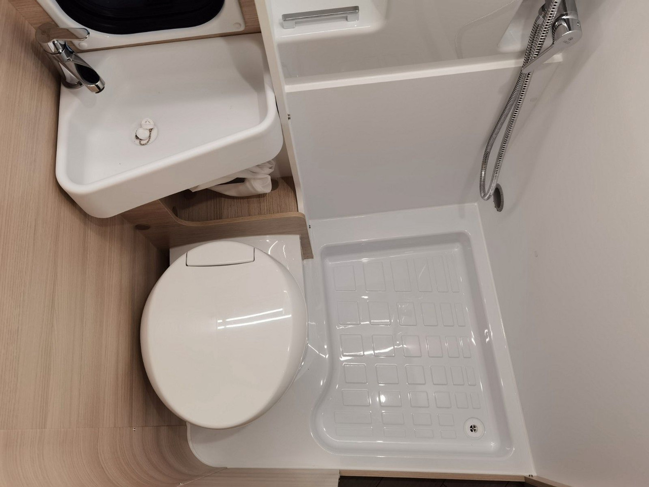 Fourgon aménagé Chausson V697 FIRST LINE / - 2025- / 140PS / EINZELBETTEN