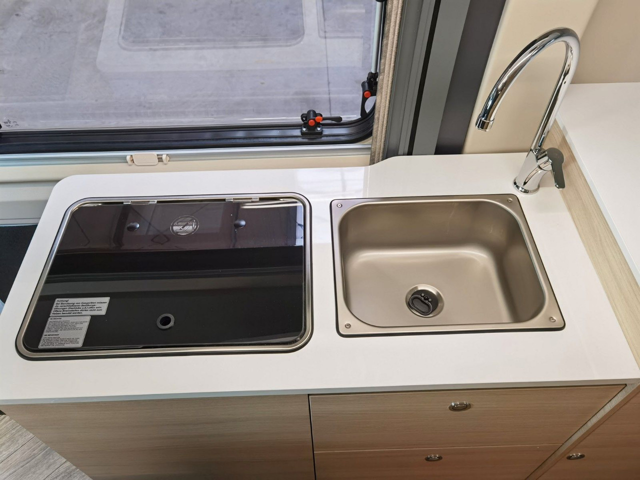 Fourgon aménagé Chausson V697 FIRST LINE / ZUBEHÖR-PAKET / EINZELBETTEN