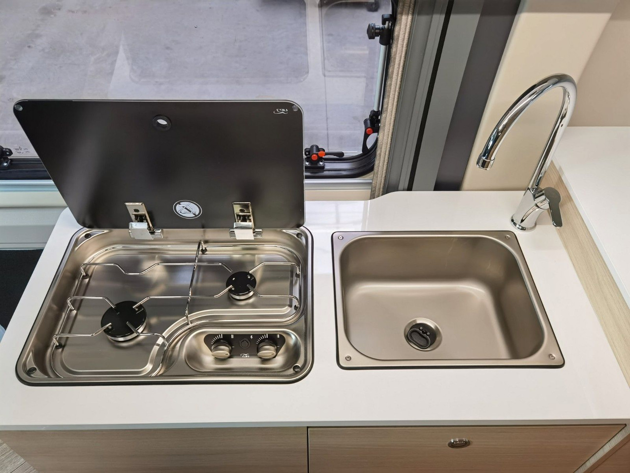 Fourgon aménagé Chausson V697 FIRST LINE / ZUBEHÖR-PAKET / EINZELBETTEN