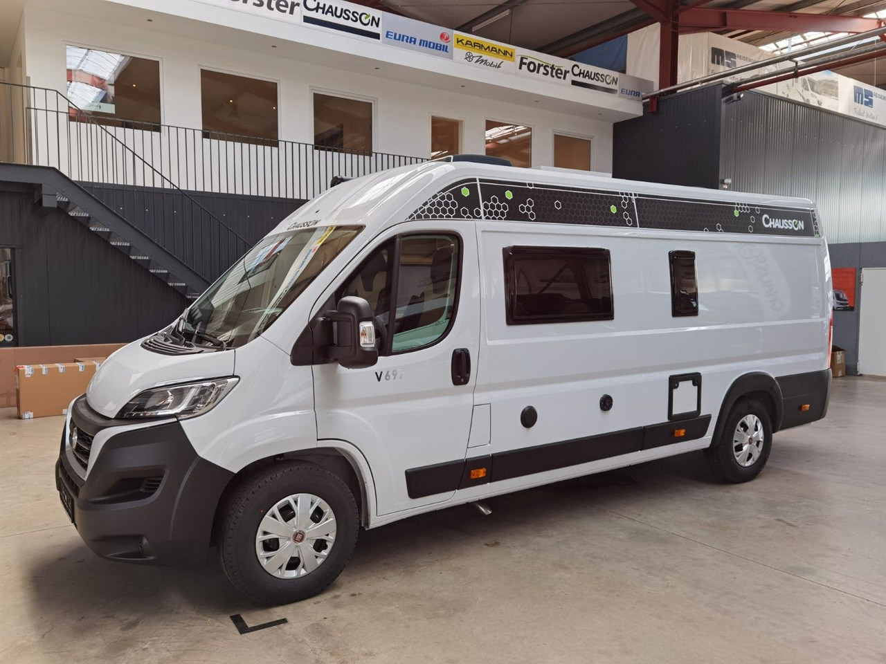 Fourgon aménagé Chausson V697 FIRST LINE / ZUBEHÖR-PAKET / EINZELBETTEN