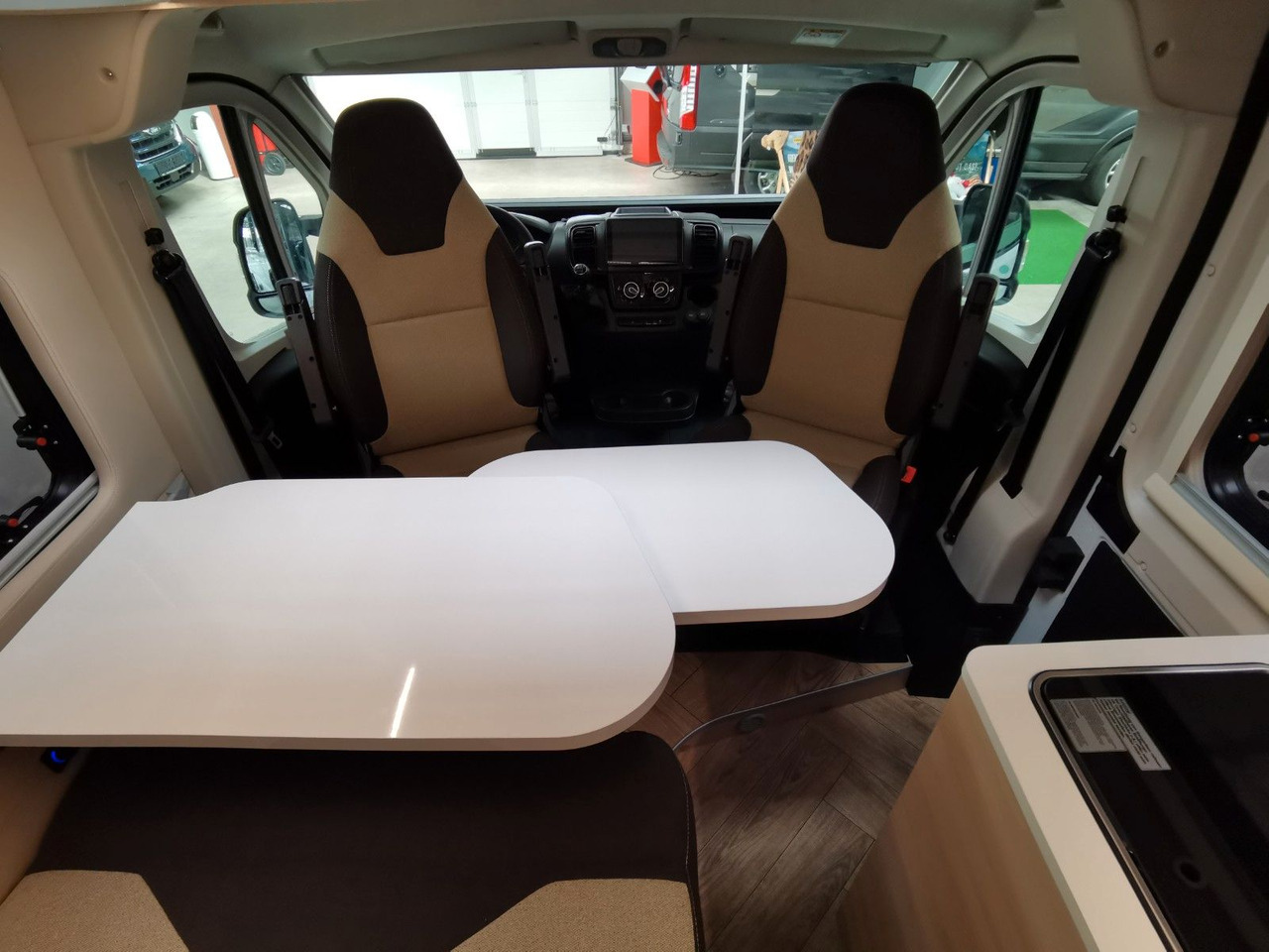 Fourgon aménagé Chausson V697 FIRST LINE / ZUBEHÖR-PAKET / EINZELBETTEN