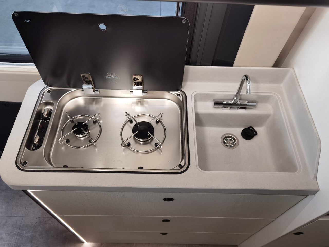 Fourgon aménagé Karmann DAVIS 620 LIFESTYLE/-2026-/ 140PS / EINZELBETTEN