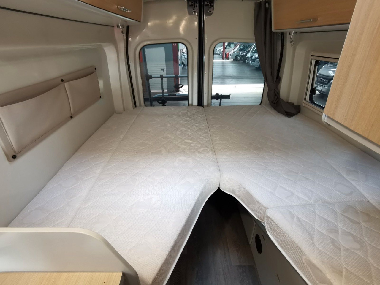 Fourgon aménagé Karmann DEXTER 570 / 170 PS / 4x4/ ALU / SOLAR / MARKISE