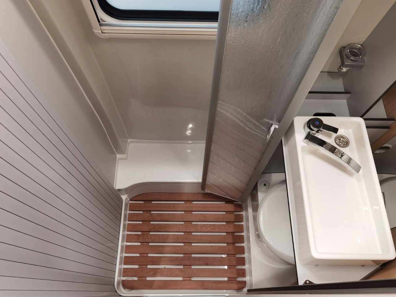 Fourgon aménagé Karmann DEXTER 570 / 170 PS / 4x4/ ALU / SOLAR / MARKISE