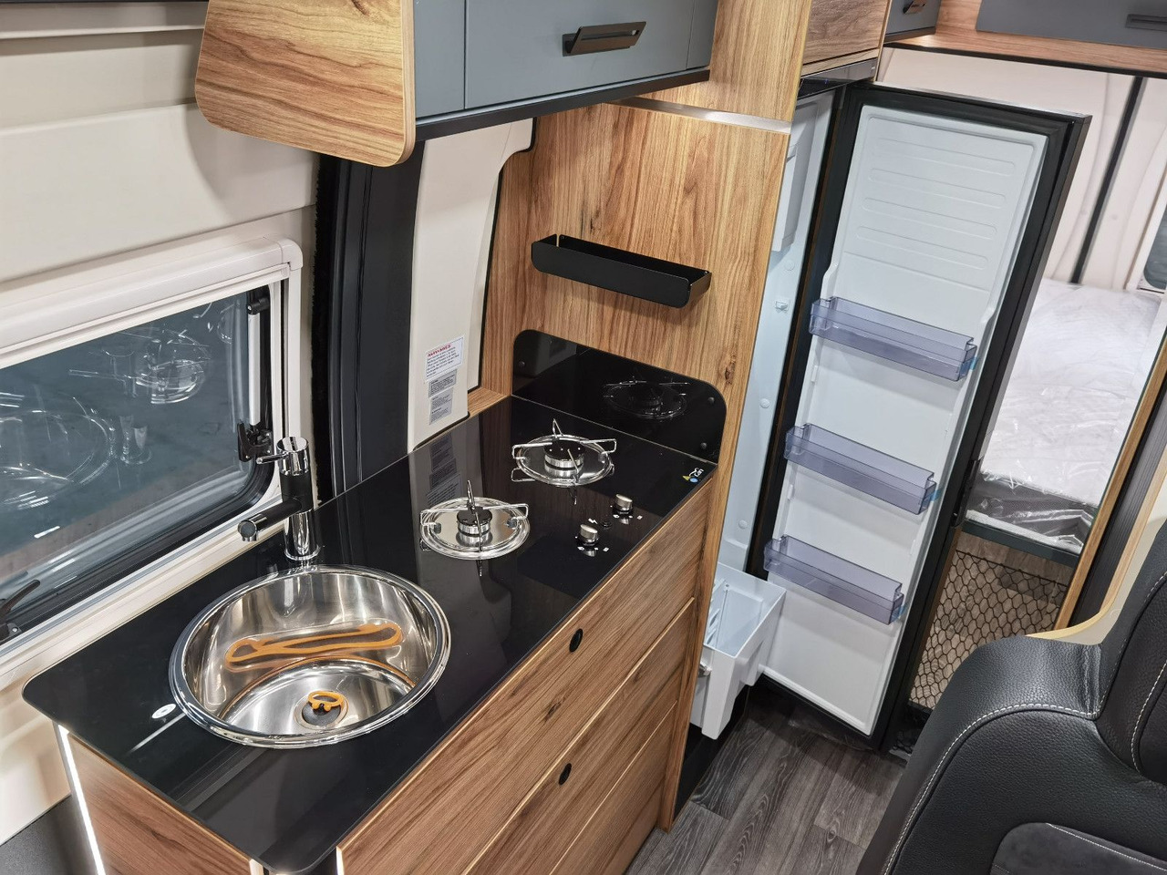 Fourgon aménagé Karmann DEXTER 580 /- 2026 -/ PANORAMA DACHFENSTER