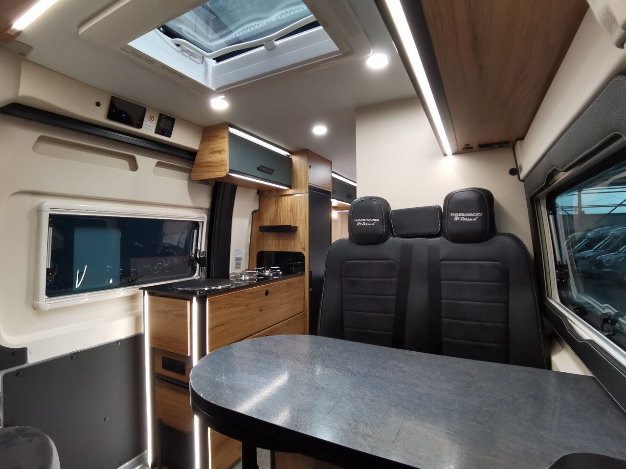 Fourgon aménagé Karmann DEXTER 580 /- 2026 -/ PANORAMA DACHFENSTER