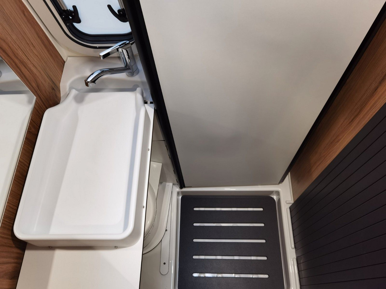 Fourgon aménagé Karmann DEXTER 580 /-MODELL 2026-/ PANORAMA DACHFENSTER