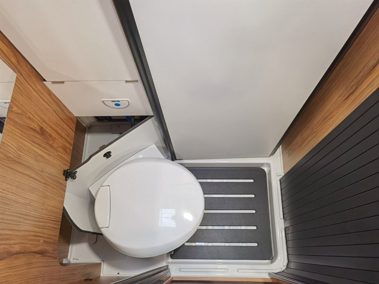 Fourgon aménagé Karmann DEXTER 580 /-MODELL 2026-/ PANORAMA DACHFENSTER