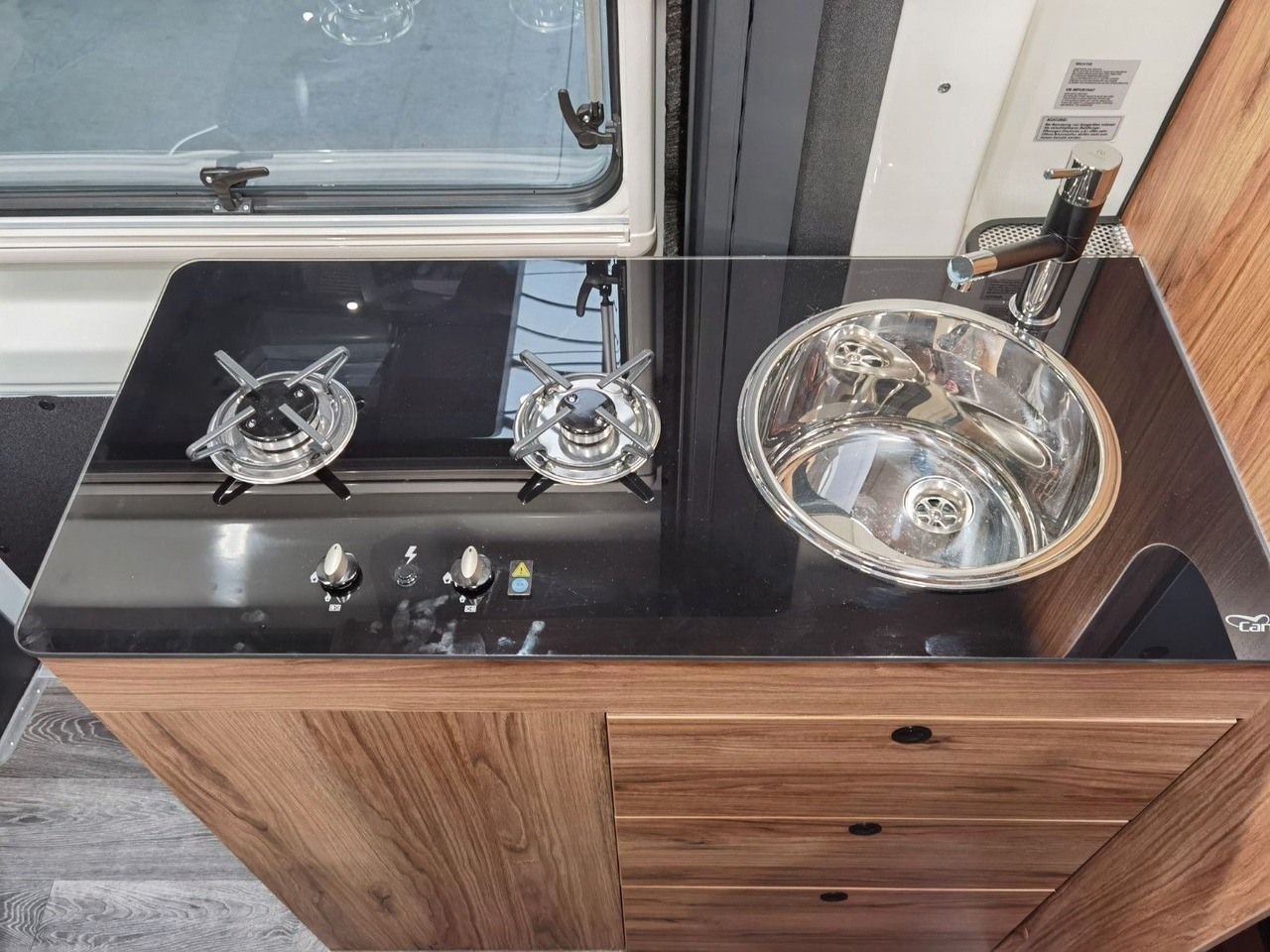 Fourgon aménagé Karmann DEXTER 600 / -2026- /8G.AUTOMATIK / EINZELBETTEN