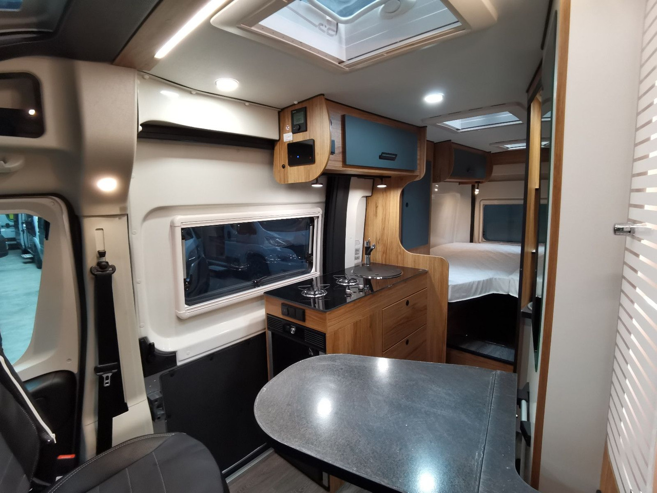 Fourgon aménagé Karmann DEXTER 600 /- 2026-/ 8G.AUTOMATIK/ EINZELBETTEN