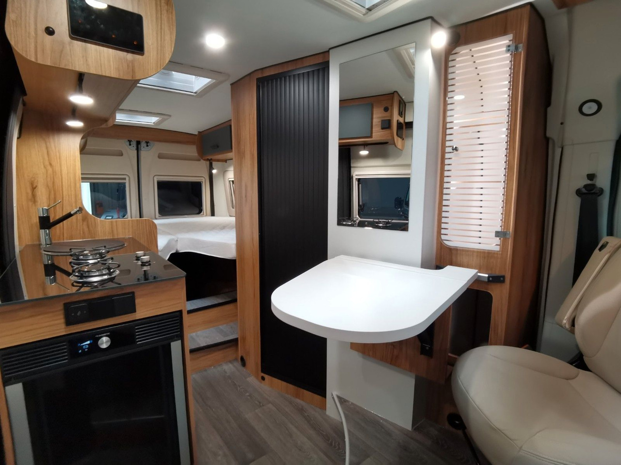 Fourgon aménagé Karmann DEXTER 600 / -2026- /8G.AUTOMATIK / EINZELBETTEN