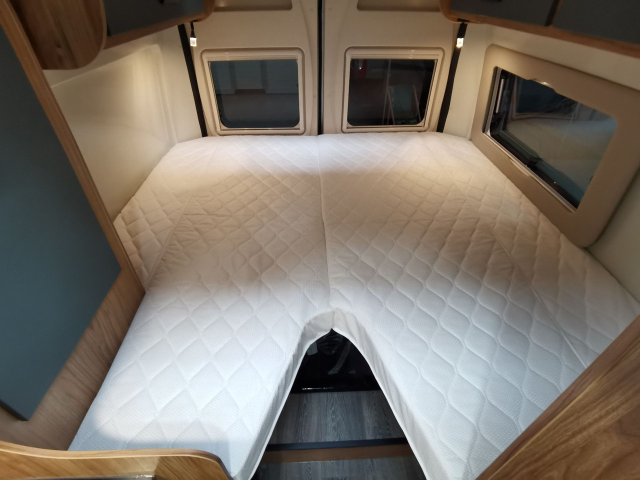 Fourgon aménagé Karmann DEXTER 600 /- 2026-/ 8G.AUTOMATIK/ EINZELBETTEN