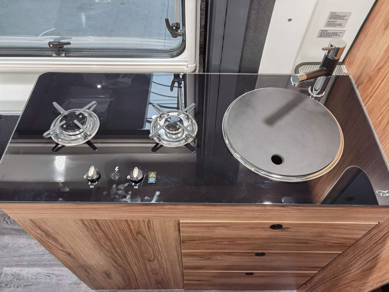 Fourgon aménagé Karmann DEXTER 600 / -2026- /8G.AUTOMATIK / EINZELBETTEN