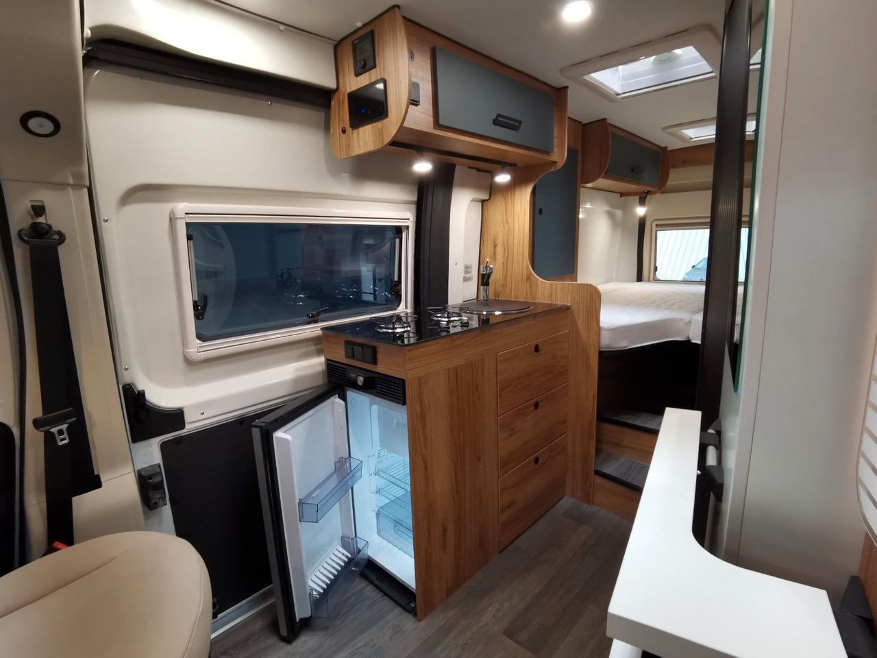 Fourgon aménagé Karmann DEXTER 600 / -2026- /8G.AUTOMATIK / EINZELBETTEN