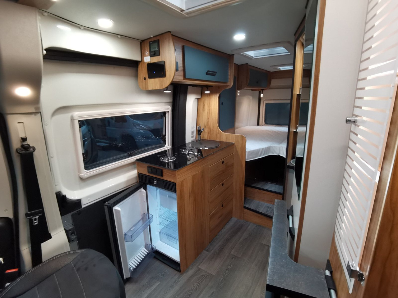 Fourgon aménagé Karmann DEXTER 600 /- 2026-/ 8G.AUTOMATIK/ EINZELBETTEN