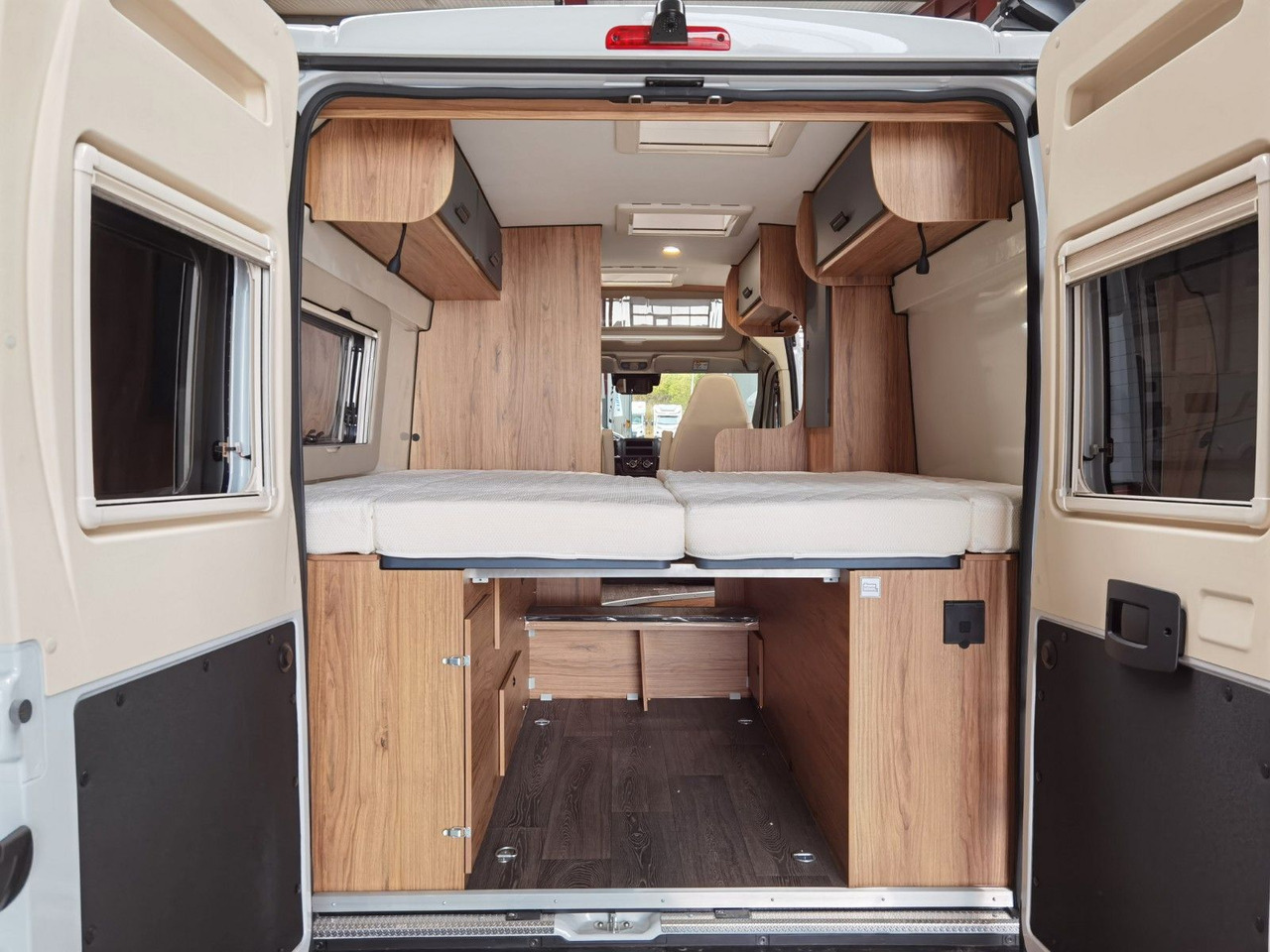 Fourgon aménagé Karmann DEXTER 600 / -2026- /8G.AUTOMATIK / EINZELBETTEN