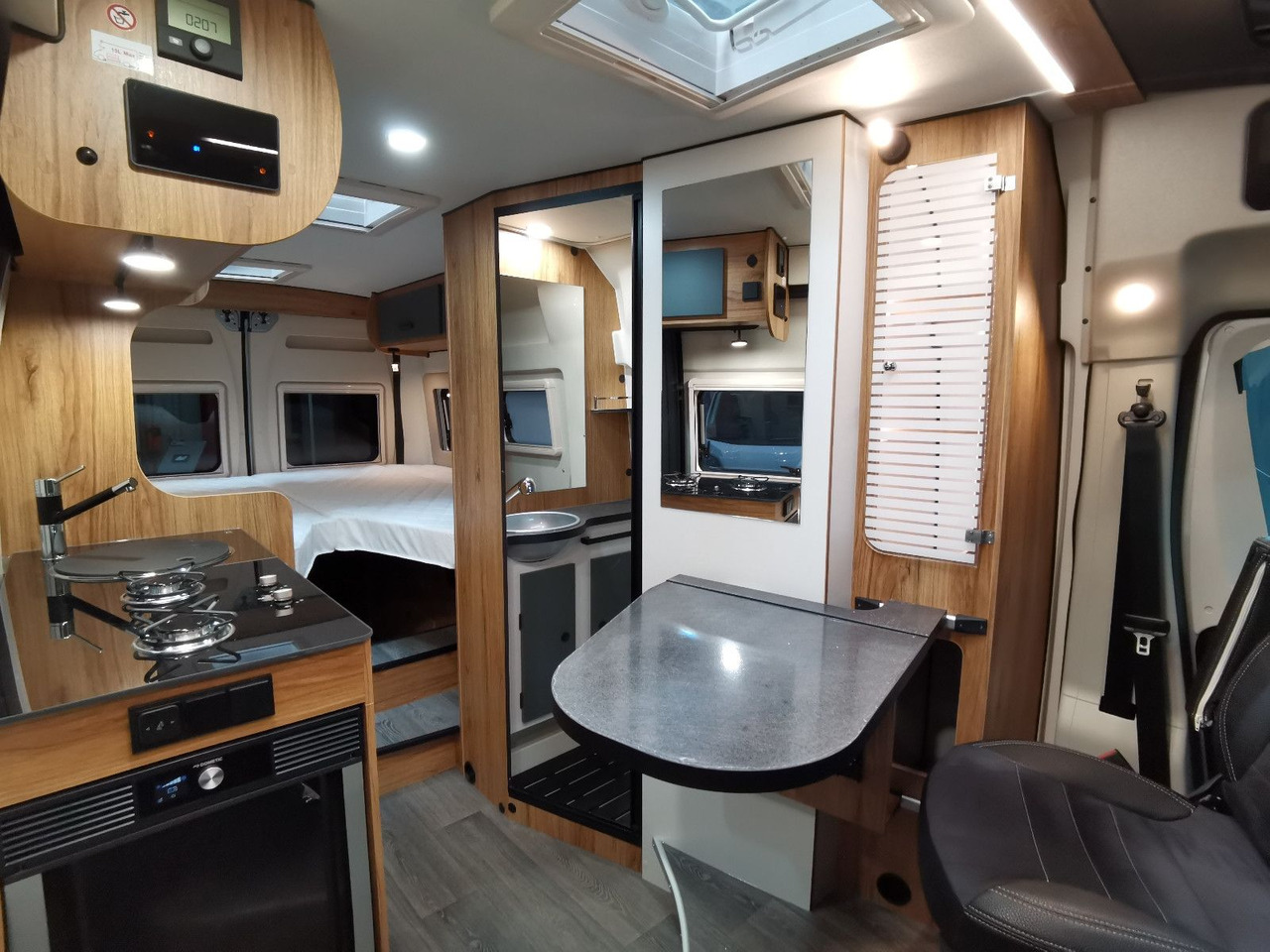 Fourgon aménagé Karmann DEXTER 600 /- 2026-/ 8G.AUTOMATIK/ EINZELBETTEN