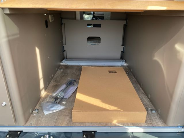 Fourgon aménagé LMC INNOVAN 600 ,ASD, Aufstelldach,26 Modell,