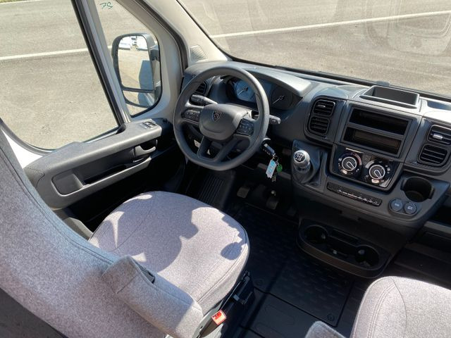 Fourgon aménagé Sunlight Cliff 640 mit Längsbetten,Modell 25