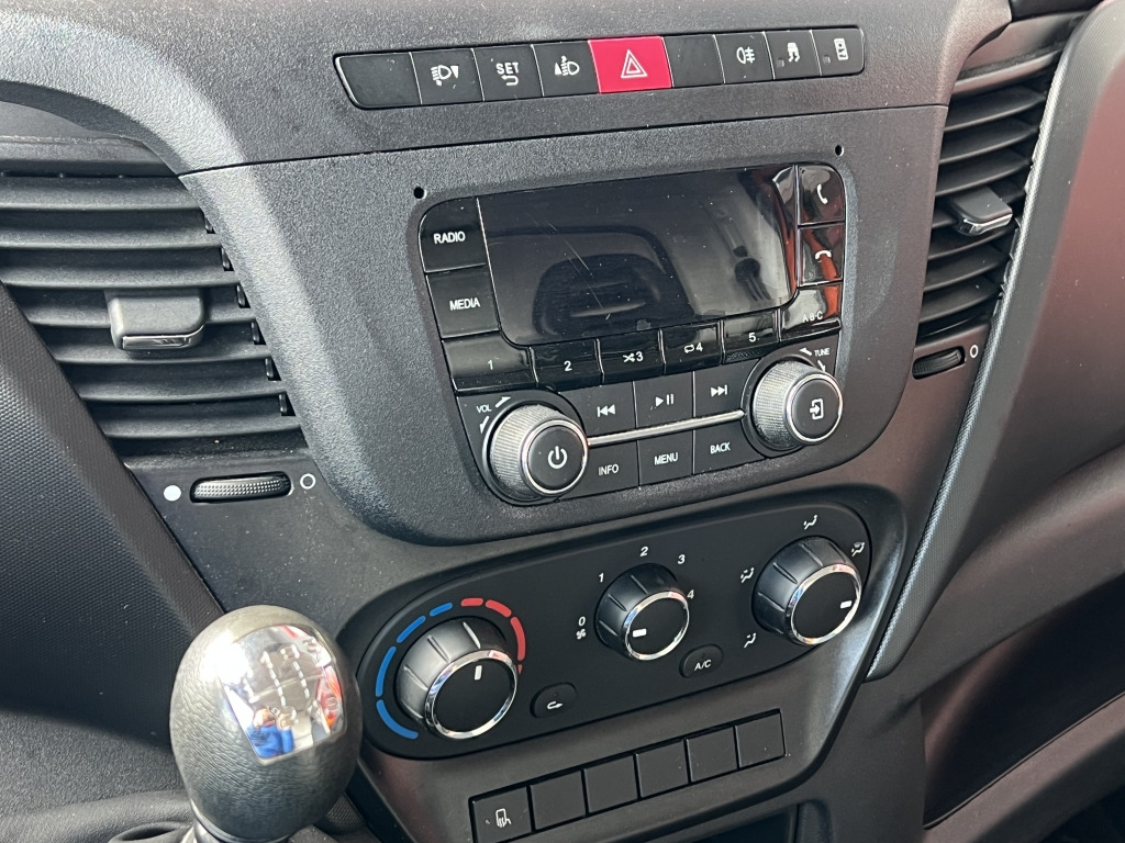 Camping-car Iveco Daily 35S14 Klima Orig.127'km Küche Doppelbett