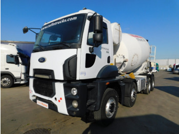 Camion malaxeur FORD