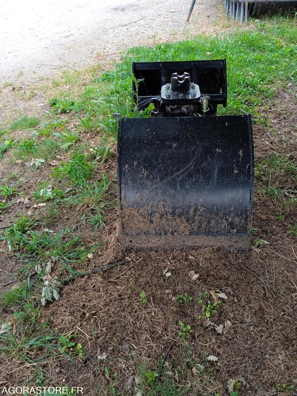 Engins de chantier BENNE PRENEUSE NEUVE 250 L