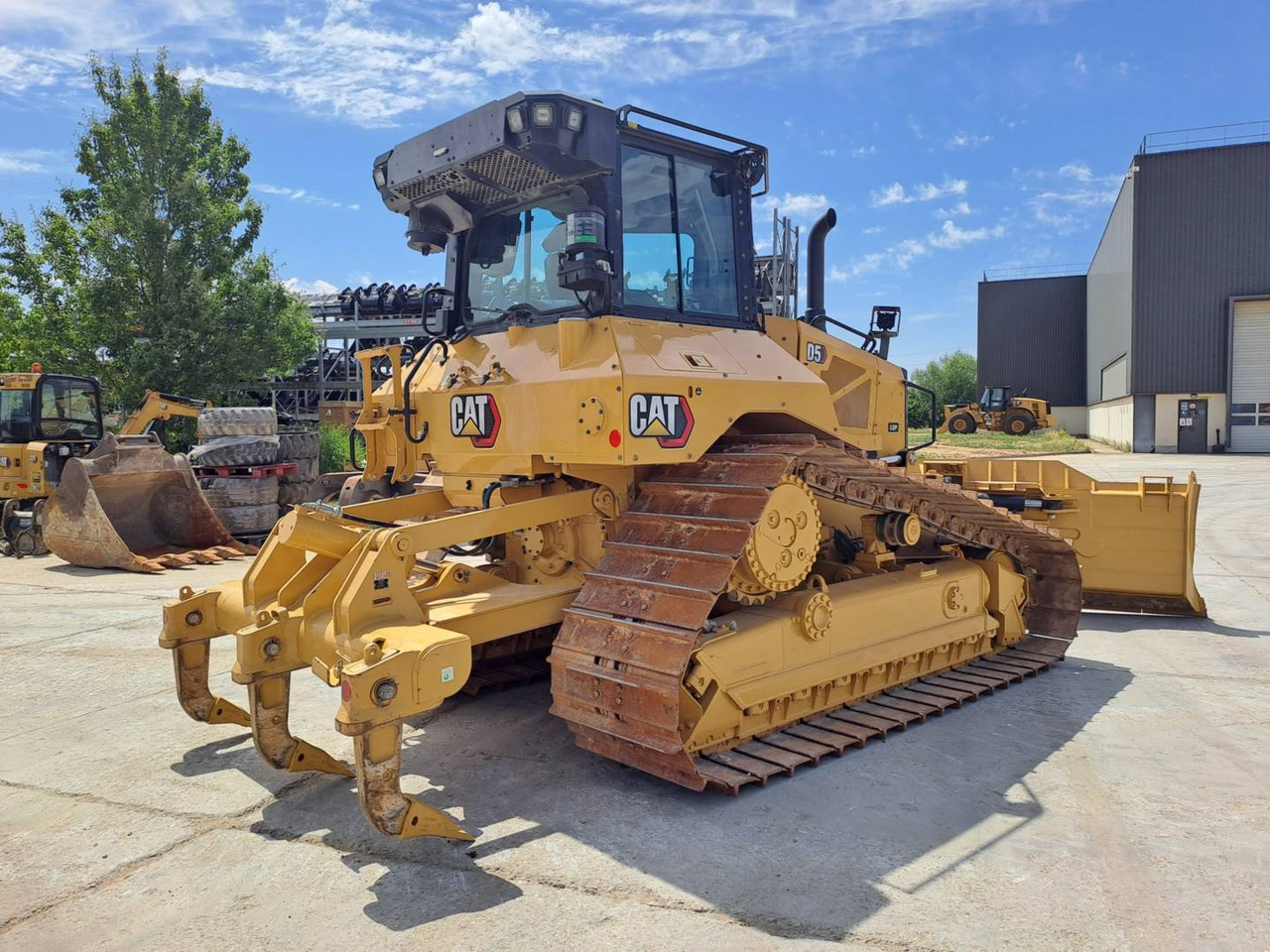 Bulldozer CAT D5