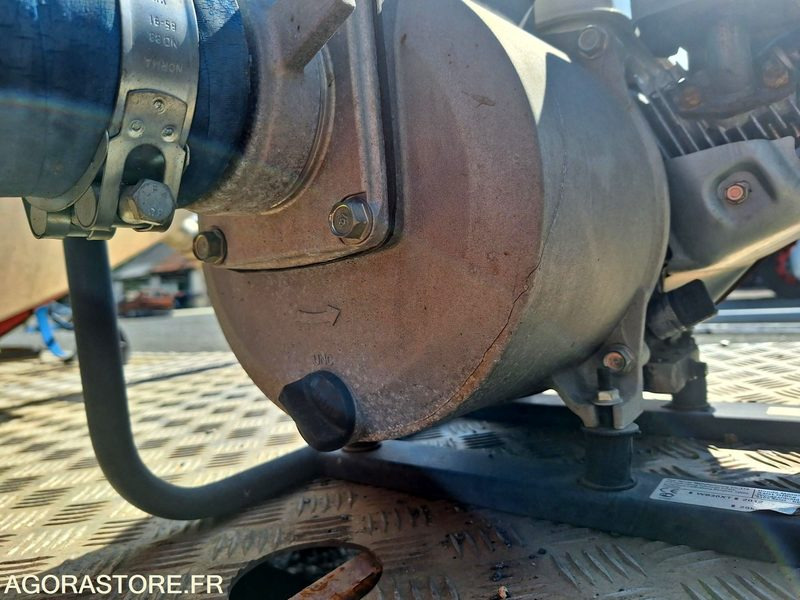 Engins de chantier CUVE EAU 5m3 SUR CHASSIS POLYBENNE