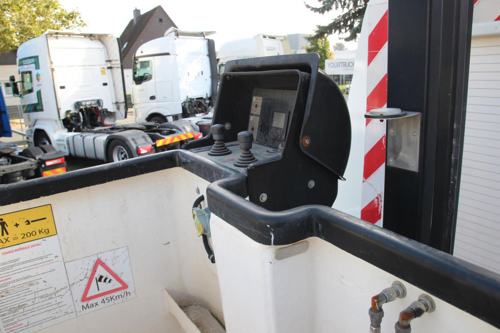 Camion avec nacelle Iveco Daily 70-170   EEV  VDT-170-F  20 m  2 Pers.Korb