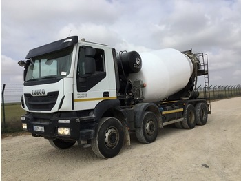 Camion malaxeur Iveco Trakker 400