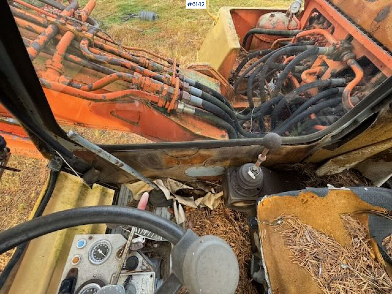 Chargeuse sur pneus 1975 Atlas wheeled excavator. Repair project