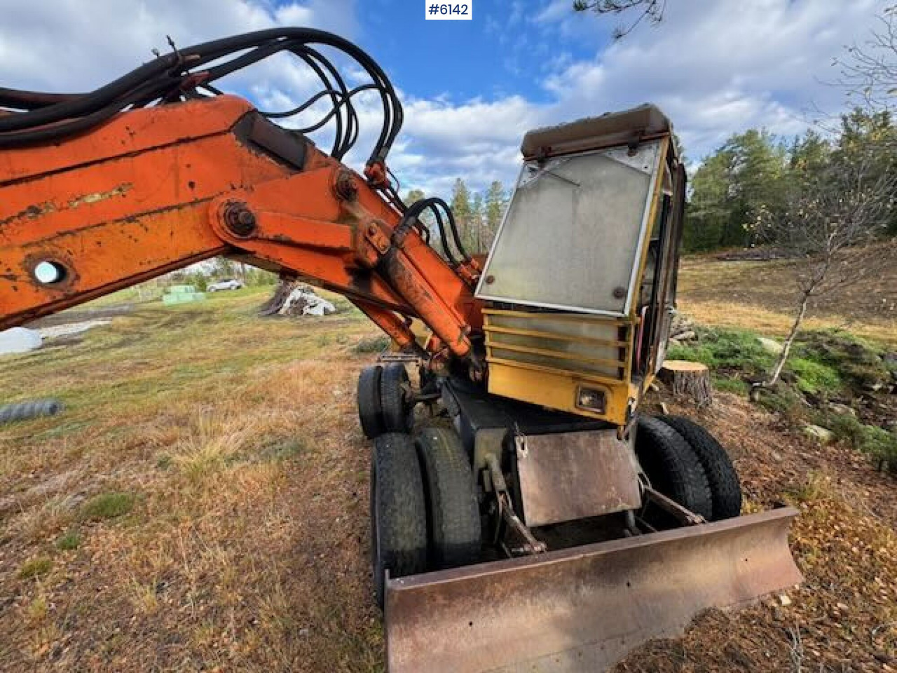 Chargeuse sur pneus 1975 Atlas wheeled excavator. Repair project