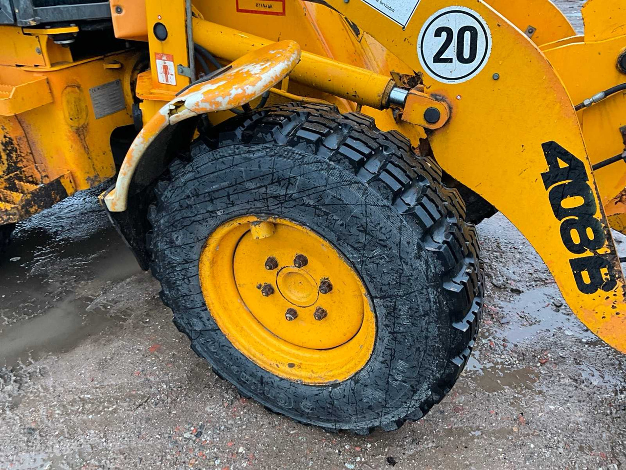 Chargeuse sur pneus 1997 JCB 408 B SHOVEL