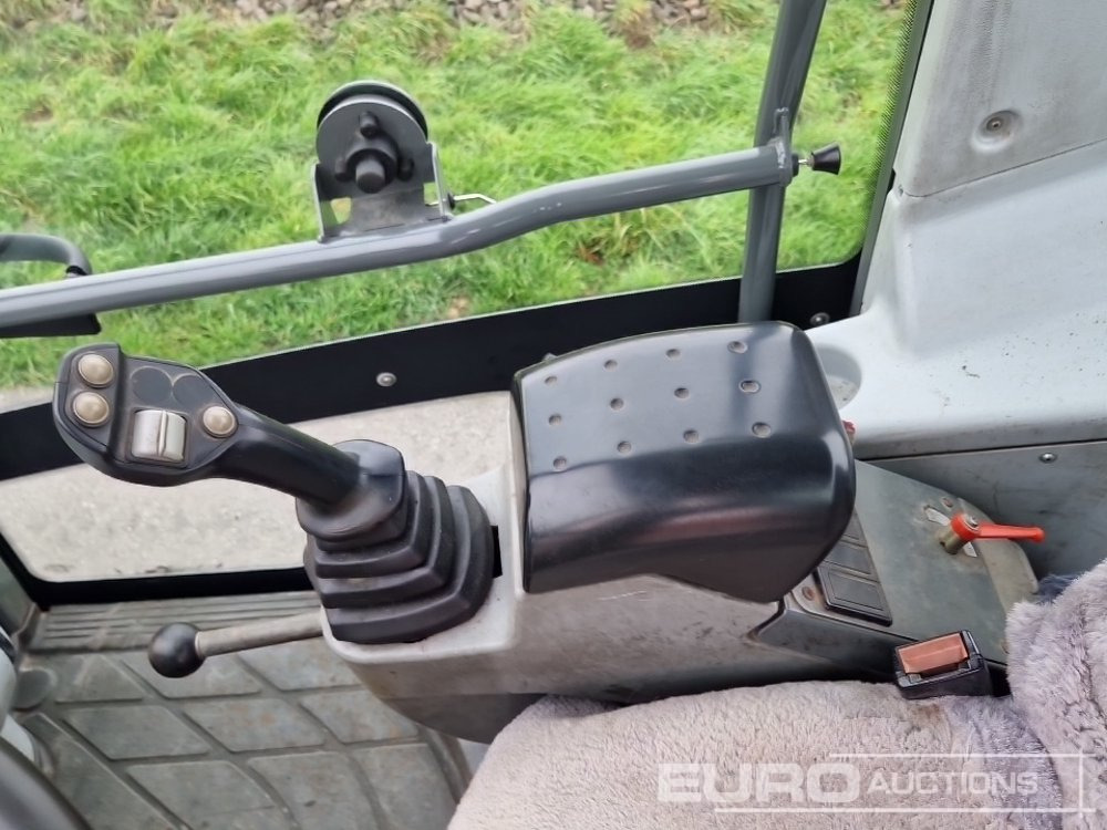 Chargeuse sur pneus 2003 Kramer 580