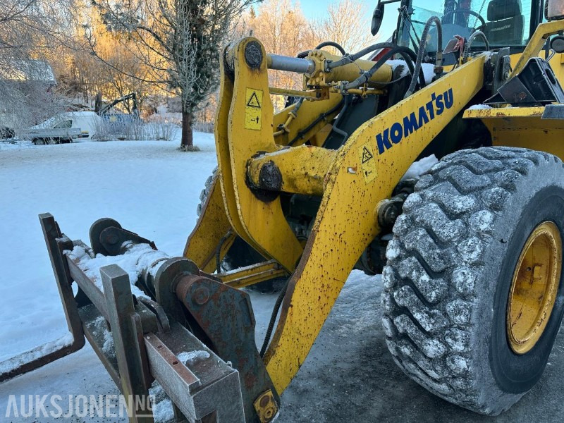 Chargeuse sur pneus 2004 Kobelco WA320-5h Hullaster - pallegaffel og skuffe