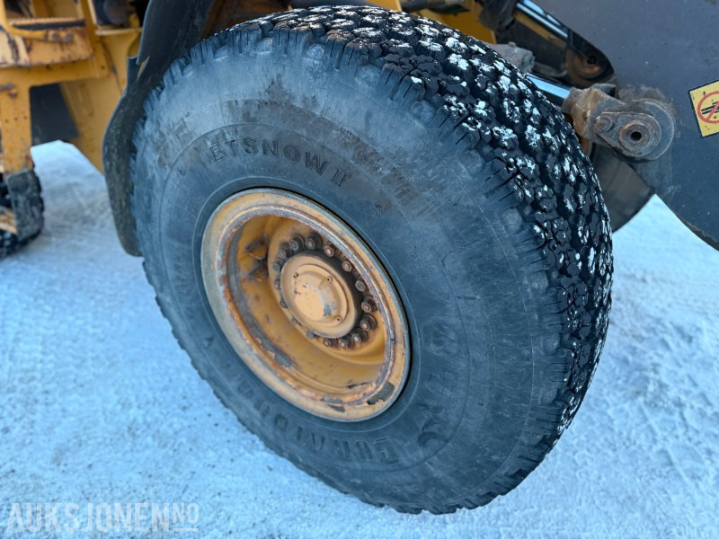 Chargeuse sur pneus 2004 Volvo L90E - Sentralsmøring - Ny motor