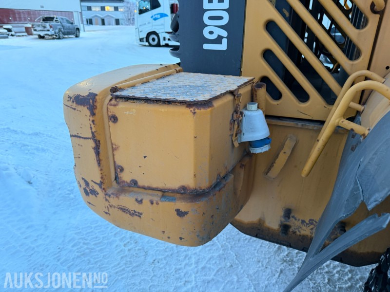 Chargeuse sur pneus 2004 Volvo L90E - Sentralsmøring - Ny motor