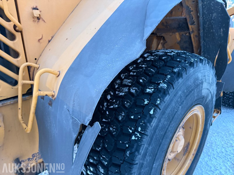 Chargeuse sur pneus 2004 Volvo L90E - Sentralsmøring - Ny motor