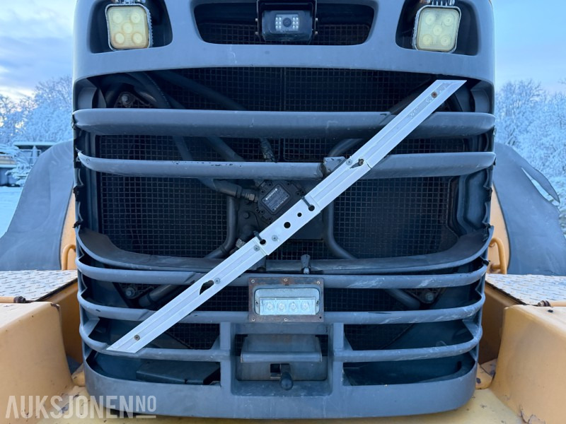 Chargeuse sur pneus 2004 Volvo L90E - Sentralsmøring - Ny motor