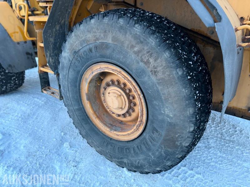 Chargeuse sur pneus 2004 Volvo L90E - Sentralsmøring - Ny motor