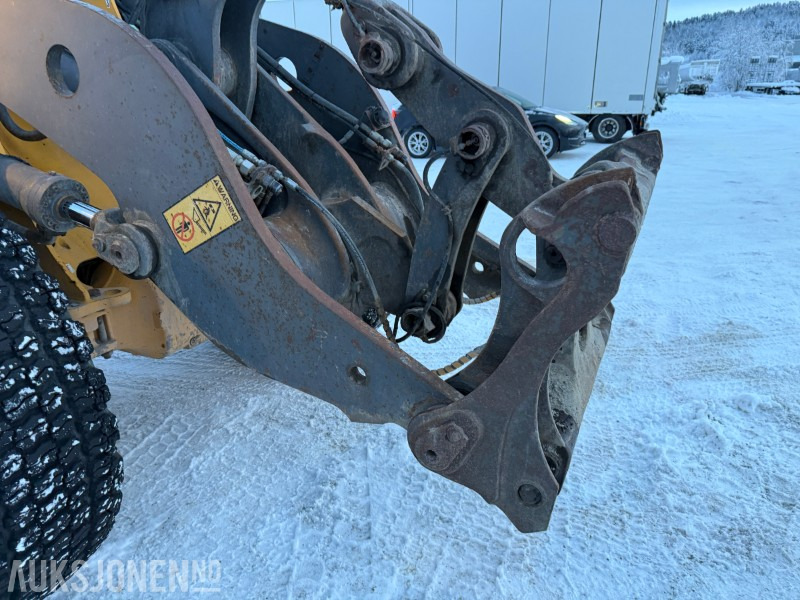 Chargeuse sur pneus 2004 Volvo L90E - Sentralsmøring - Ny motor